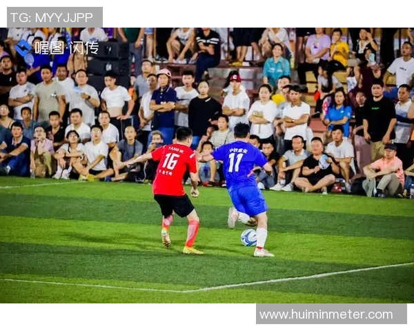 激情四溢的足球之夜：球迷共聚一堂共享精彩瞬间